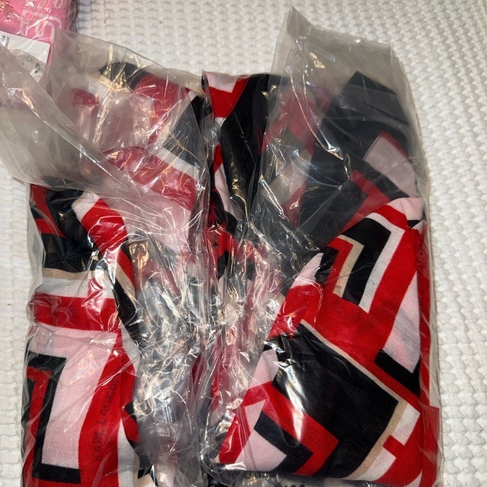 Karl Lagerfeld Paris Double L Colorblock Cover Up Red & Black NWT O/S - Picture 7 of 7